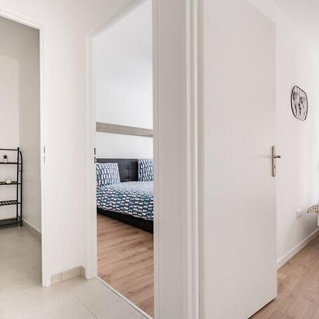 Home-Like Apartment Near Disneyland Шеси Екстериор снимка