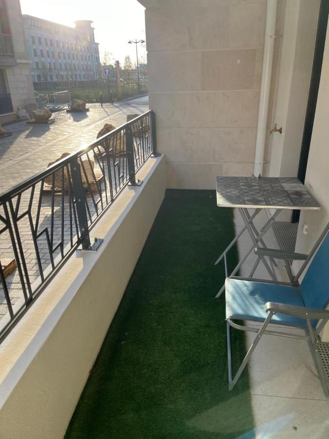 Home-Like Apartment Near Disneyland Шеси Екстериор снимка