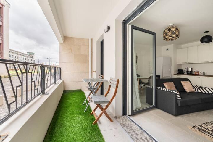 Home-Like Apartment Near Disneyland Шеси Екстериор снимка