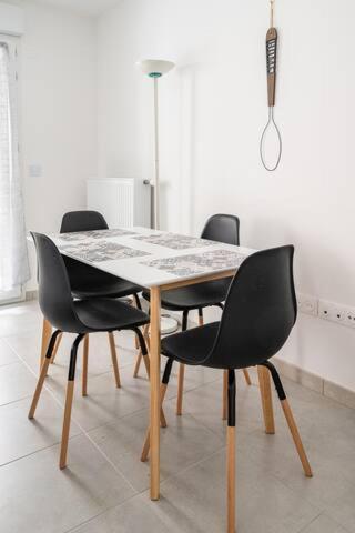 Home-Like Apartment Near Disneyland Шеси Екстериор снимка