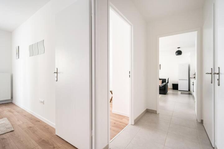 Home-Like Apartment Near Disneyland Шеси Екстериор снимка