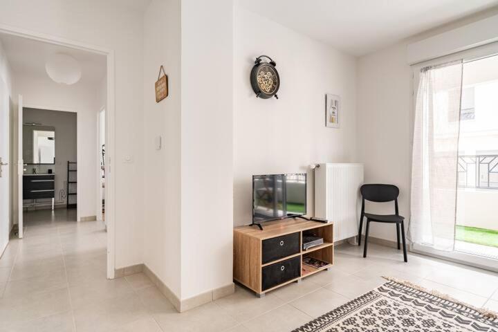 Home-Like Apartment Near Disneyland Шеси Екстериор снимка