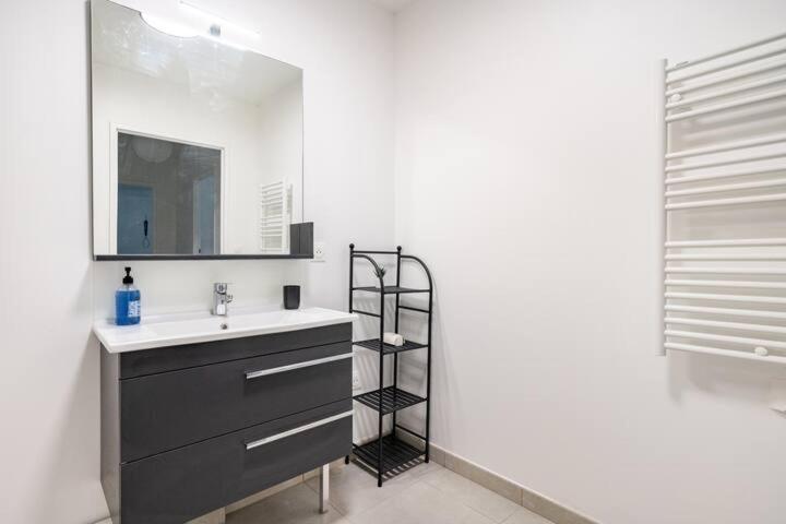 Home-Like Apartment Near Disneyland Шеси Екстериор снимка