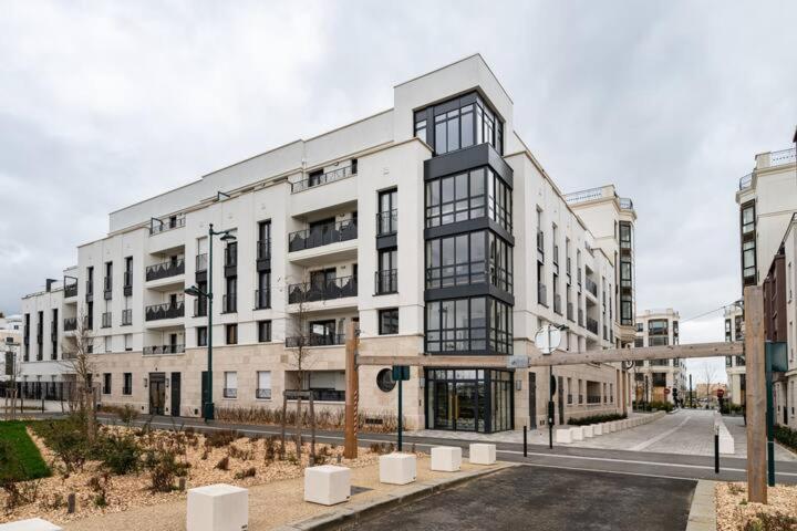 Home-Like Apartment Near Disneyland Шеси Екстериор снимка