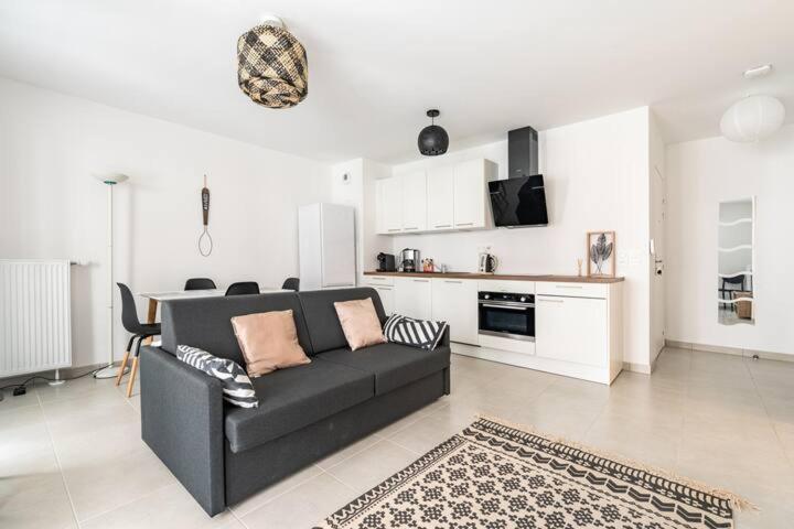Home-Like Apartment Near Disneyland Шеси Екстериор снимка